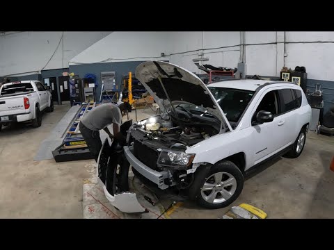 Видео: Jeep Compass 2016 года как снять передний бампер