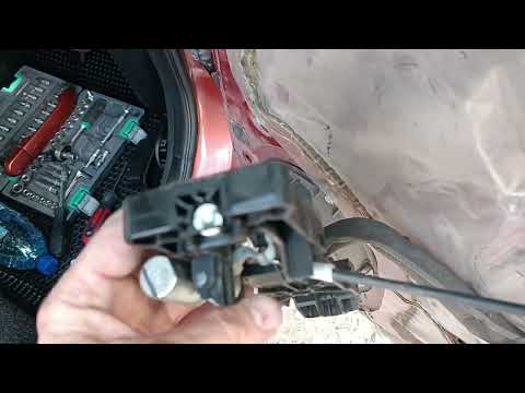 Видео: nissan note ремонт ручки двери не закрывается двери