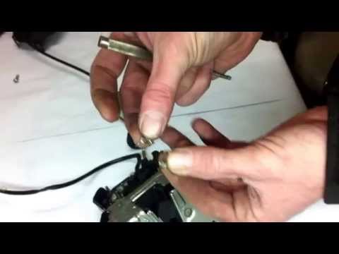 Видео: Mercedes W203 C209. Ремонт дверного замка. Рем комплект замка.Türschloß reparieren. Rep.satz.
