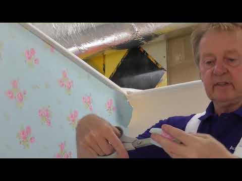 Видео: Как оклеить углы обоями