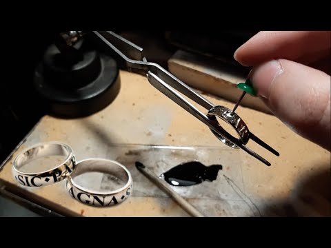 Видео: Обручальные кольца с эмалью.