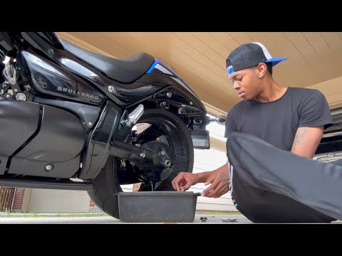 Видео: Замена масла SUZUKI M109R