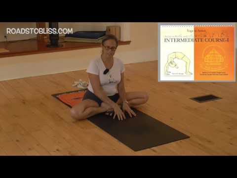 Видео: На пути к падмасане с Ребеккой Лернер, старшим преподавателем йоги Айенгара среднего уровня
