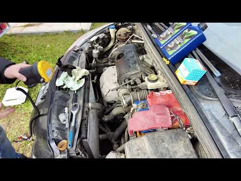 Видео: Самостоятельная замена масла на а/м Пежо 308