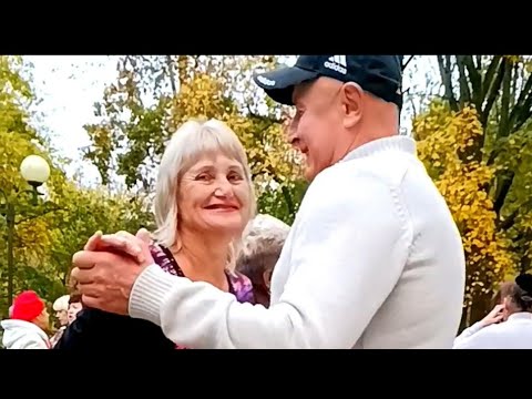 Видео: ОСЕННЯЯ ЖЕНЩИНА... ТАНЦЫ 💃🕺💃🕺💃 ГОМЕЛЬ ♥️