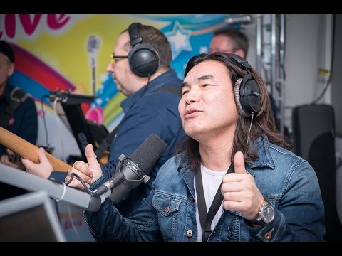 Видео: Батыр Шукенов - Ревнивая (LIVE @ Авторадио)