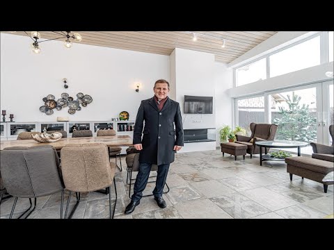 Видео: Коттедж бизнес-класса для большой семьи с домом для приема гостей и спорта в поселке Солнечный Город