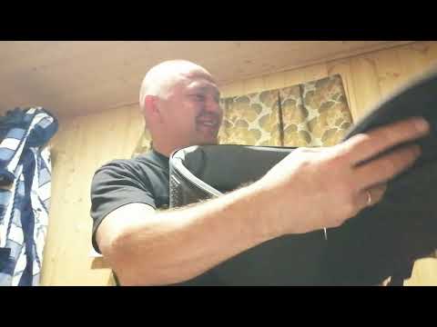 Видео: Новая гитара! 🤟 Подробности - в описании.