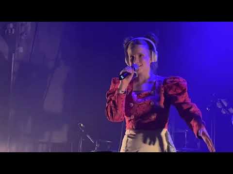 Видео: Монеточка - «Так ли надёжен автор?» и «Гори» (Хельсинки, 12.12.2022)