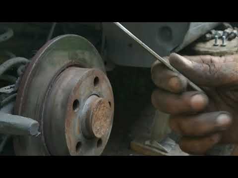 Видео: Гольф 4 замена задних колодок