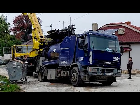 Видео: КАМИОН ПРОПАДНА В ДУПКА НА УЛИЦА В ДОБРИЧ