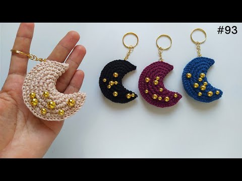 Видео: Сложный брелок крючком - жемчужный полумесяц 🌙🌙🌙 (с субтитрами)