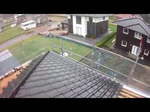 Видео: Кровля из черепицы. Инструкция по монтажу аэроэлемента хребта(конька) черепичной крыши.