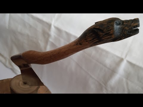 Видео: Резная рукоять топора, резное топорище. Резьба по дереву