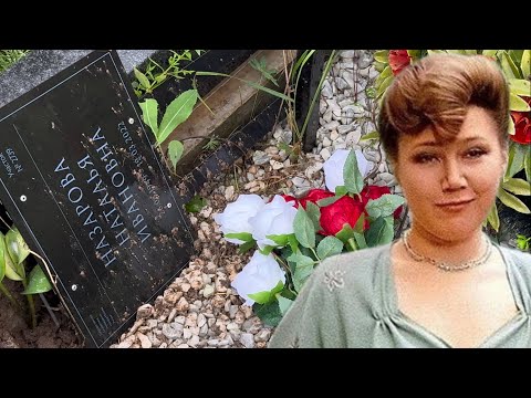 Видео: ТЕЛО АКТРИСЫ ДВЕ НЕДЕЛИ ПРОЛЕЖАЛО В КРОШЕЧНОЙ КВАРТИРЕ НА ОКРАИНЕ МОСКВЫ | МОГИЛА НАТАЛЬИ НАЗАРОВОЙ
