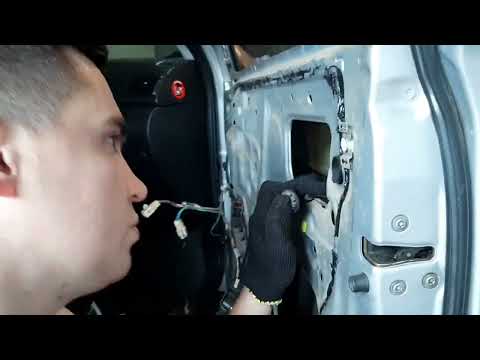 Видео: Разбор и Замена передней двери на Toyota Corolla 120