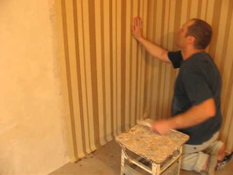 Видео: поклейка   обоев,подрезка в углу