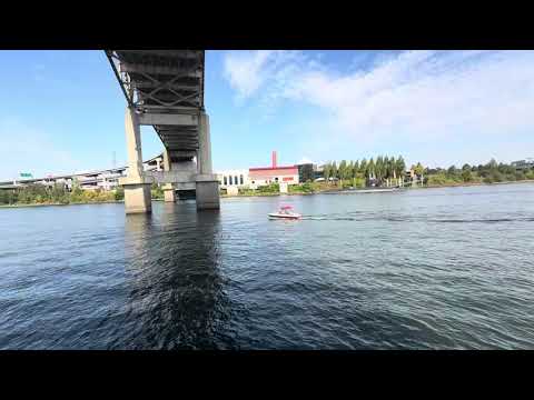Видео: НА ПРОГУЛОЧНОМ КАТЕРЕ ПО РЕКЕ В ГОРОДЕ ПОРТЛЕНД ШТАТ ОРЕГОН. ⛴️⛴️⛴️⛴️⛴️