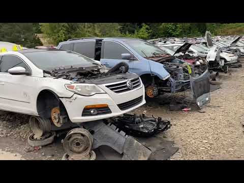 Видео: 500$ за авто. Junkyard. Авто Разбор (Могильник) в США.