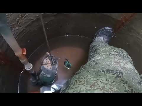 Видео: Углубление колодца абисинской скважиной. Плывун в колодце.