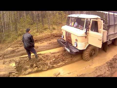 Видео: Урал-лесовоз застрял, помогаю доставать. Gaz 66.