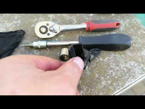 Видео: Ремонт замка задніх дверей на Fiat Doblo