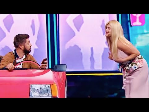 Видео: Мужику показали женские прелести возле клуба! Реакция на красивые формы девушки | Приколы 2021
