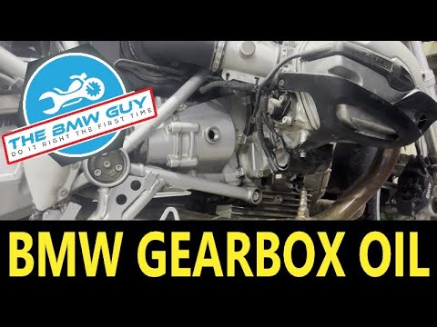 Видео: Замена трансмиссионного масла BMW R1200