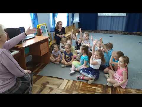 Видео: Слушание музыки в средней группе