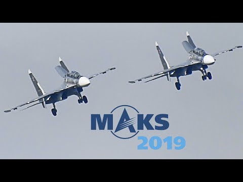 Видео: Синхронный пилотаж летчиков-испытателей Аверьяновых  отца и сына на  истребителях Су-30СМ. МАКС 2019