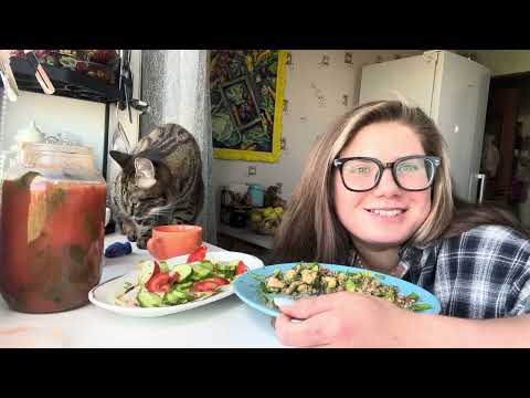 Видео: МАРК ИНТРОВЕРТ ВАРЯ МУКБАНГ СВИНОЖОР С КОТОМ КУЗЕЙ