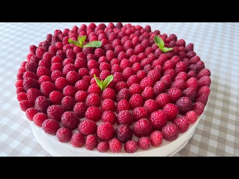 Видео: Ніжний МЕДІВНИК З МАЛИНОЮ зі сметанним кремом! Класика по-новому, що просто тане у роті