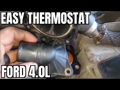 Видео: Как заменить корпус термостата Ford Explorer 95-03