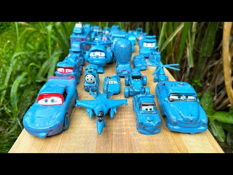 Видео: Уберите грязные мини-машинки и колонны машинок Диснея! Играйте в саду!