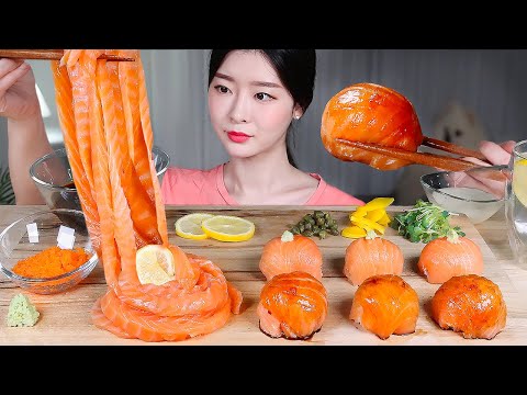 Видео: ASMR MUKBANG | Суши-шарики из лосося от Fume и лапша из лосося 🧡 Готовить и есть