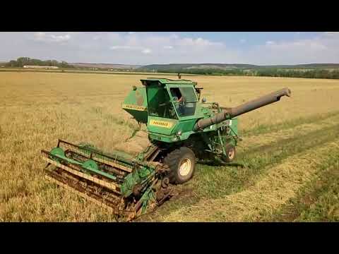 Видео: Нива Эффект| Уборка ячменя 2018| Работа измельчителя в двух режимах