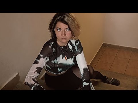 Видео: "На ступеньках ЦУМа"