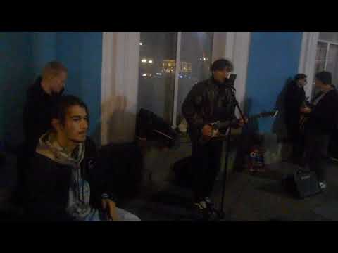 Видео: Уличные музыканты Питер Влад и Амир на Невском 30 октября ч5 - Вечно молодой