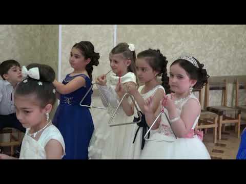 Видео: оркестр на выпускном. Музыкальный номер-сценка.