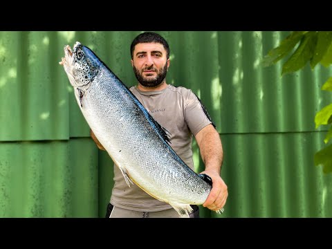 Видео: Зажарил Целую Семгу с Секретным Маринадом из Смородины на ГРИЛЕ!