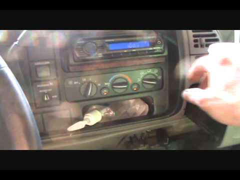 Видео: Замена привода двери и режима смешивания для грузовика Chevrolet C/K