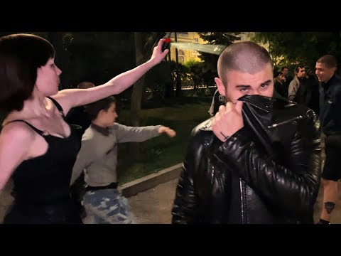 Видео: ЛЕВ ПРОТИВ - ЗАЛИЛА ПEPЦOВКОЙ ЛЬВА