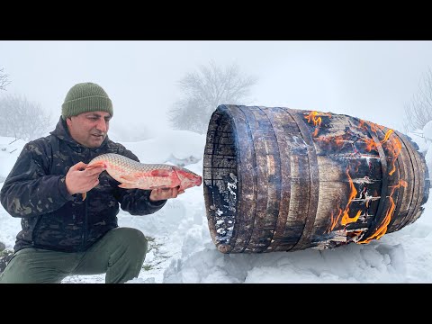 Видео: Оригинальное Приготовление Огромного КАРПА в БОЧКЕ! Жизнь в далекой Азербайджанской деревне