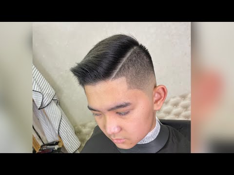 Видео: Мужская стрижка с пробором без формы .Hard part. Men's haircut like Cristiano Ronaldo