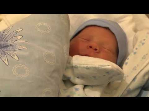 Видео: Выписка из роддома в Омске. Серёжа