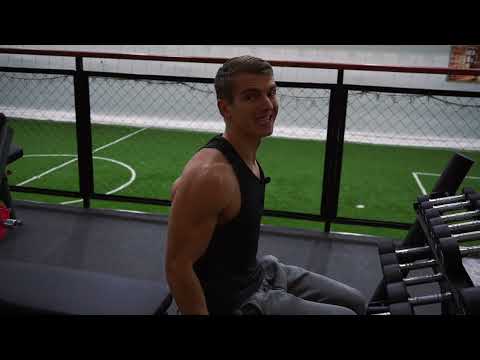 Видео: Тренировка верха тела в тренажерном зале