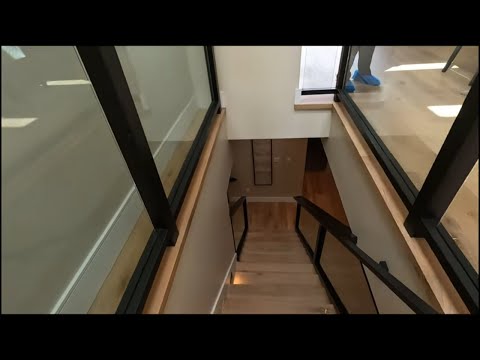 Видео: Жизнь в подземелье - обзор нового дома в Кремниевой Долине, Los Altos, за $4,500,000