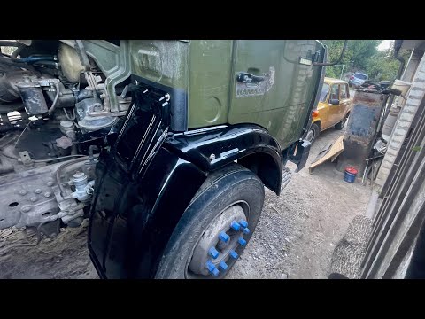 Видео: НОВЫЕ КРЫЛЬЯ НА КАБИНУ КАМАЗ 55111, ПЕРЕБИРАЮ МОТОРЧИКИ ПЕЧКИ И ЗАМЕНА КОЛЕСА