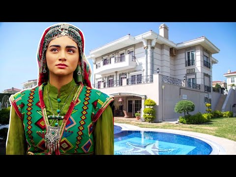 Видео: Как Живёт Озге Торер (Özge Törer) и Сколько Она Зарабатывает