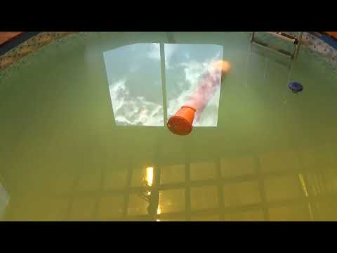 Видео: Очистка бассейна уровня болота